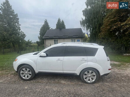 Мицубиси Аутлендер 2007 в Нововолынск на Automoto.ua Белый Мицубиси Аутлендер, объемом двигателя 2 л и пробегом 269 тыс. км за 7900 $, фото 1 на Automoto.ua