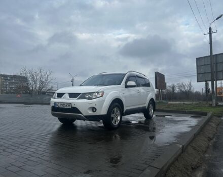 Белый Мицубиси Аутлендер, объемом двигателя 2.4 л и пробегом 355 тыс. км за 8000 $, фото 1 на Automoto.ua