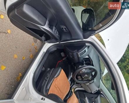 Білий Міцубісі Аутлендер, об'ємом двигуна 2.36 л та пробігом 185 тис. км за 9000 $, фото 1 на Automoto.ua