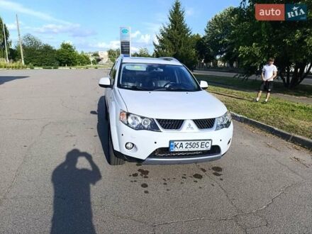 Мицубиси Аутлендер 2008 в Конотопе на Automoto.ua Белый Мицубиси Аутлендер, объемом двигателя 3 л и пробегом 201 тыс. км за 8700 $, фото 1 на Automoto.ua