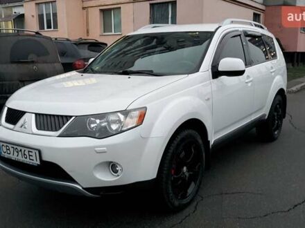 Белый Мицубиси Аутлендер, объемом двигателя 2.36 л и пробегом 186 тыс. км за 9250 $, фото 1 на Automoto.ua