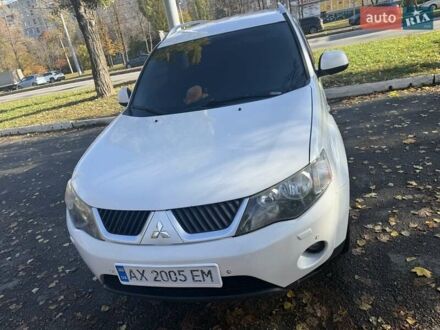 Белый Мицубиси Аутлендер, объемом двигателя 2.4 л и пробегом 230 тыс. км за 9000 $, фото 1 на Automoto.ua