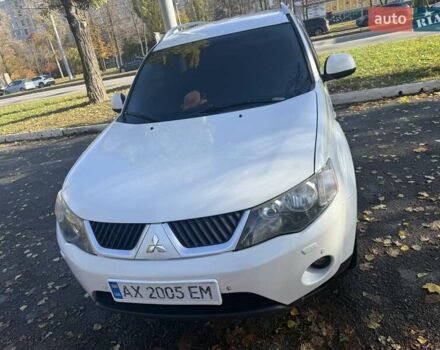 Білий Міцубісі Аутлендер, об'ємом двигуна 2.4 л та пробігом 230 тис. км за 9000 $, фото 1 на Automoto.ua