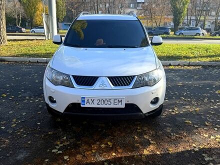 Білий Міцубісі Аутлендер, об'ємом двигуна 2.4 л та пробігом 230 тис. км за 9000 $, фото 1 на Automoto.ua