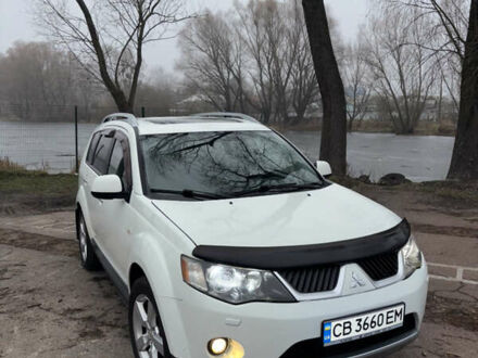 Мицубиси Аутлендер 2009 в Прилуках на Automoto.ua Белый Мицубиси Аутлендер, объемом двигателя 2.4 л и пробегом 329 тыс. км за 10400 $, фото 1 на Automoto.ua