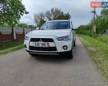 Белый Мицубиси Аутлендер, объемом двигателя 2.2 л и пробегом 254 тыс. км за 10500 $, фото 1 на Automoto.ua