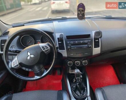 Білий Міцубісі Аутлендер, об'ємом двигуна 2.27 л та пробігом 229 тис. км за 11000 $, фото 1 на Automoto.ua