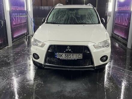 Белый Мицубиси Аутлендер, объемом двигателя 2.2 л и пробегом 260 тыс. км за 11000 $, фото 1 на Automoto.ua