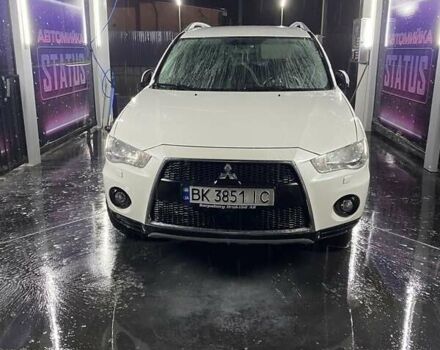 Білий Міцубісі Аутлендер, об'ємом двигуна 2.2 л та пробігом 260 тис. км за 11000 $, фото 1 на Automoto.ua