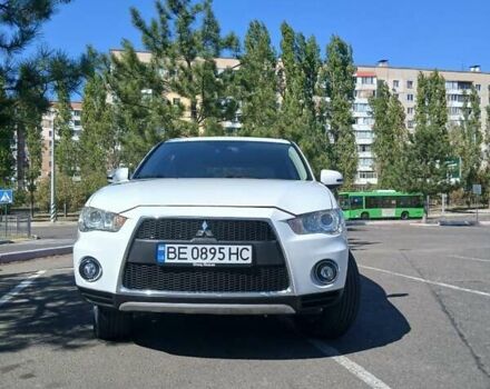 Белый Мицубиси Аутлендер, объемом двигателя 3 л и пробегом 240 тыс. км за 10999 $, фото 1 на Automoto.ua