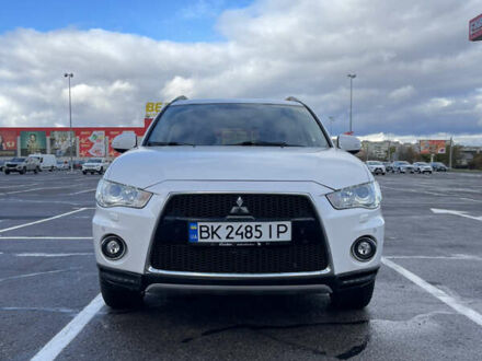 Белый Мицубиси Аутлендер, объемом двигателя 2.18 л и пробегом 198 тыс. км за 11500 $, фото 1 на Automoto.ua