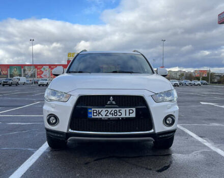 Белый Мицубиси Аутлендер, объемом двигателя 2.18 л и пробегом 198 тыс. км за 11500 $, фото 1 на Automoto.ua