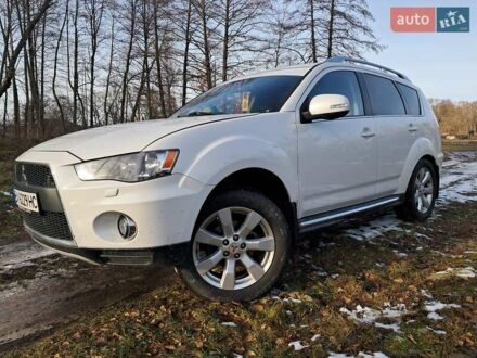 Мицубиси Аутлендер 2010 в Славуте на Automoto.ua Белый Мицубиси Аутлендер, объемом двигателя 1.97 л и пробегом 270 тыс. км за 10850 $, фото 1 на Automoto.ua