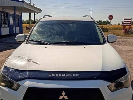 Міцубісі Аутлендер 2010 у Миколаєві на Automoto.ua Білий Міцубісі Аутлендер, об'ємом двигуна 2 л та пробігом 220 тис. км за 9500 $, фото 1 на Automoto.ua