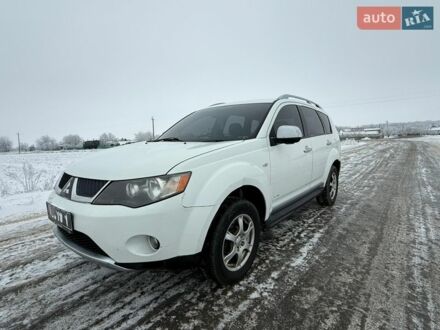 Белый Мицубиси Аутлендер, объемом двигателя 2 л и пробегом 145 тыс. км за 3399 $, фото 1 на Automoto.ua