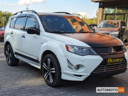 Мицубиси Аутлендер 2010 в Черновцах на Automoto.ua Белый Мицубиси Аутлендер, объемом двигателя 2.4 л и пробегом 240 тыс. км за 12500 $, фото 1 на Automoto.ua