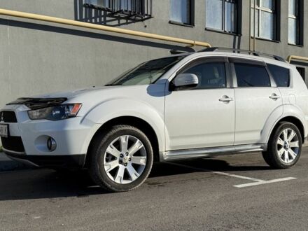 Белый Мицубиси Аутлендер, объемом двигателя 2.4 л и пробегом 223 тыс. км за 10500 $, фото 1 на Automoto.ua