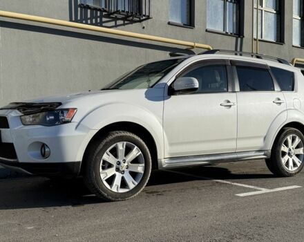 Белый Мицубиси Аутлендер, объемом двигателя 2.4 л и пробегом 223 тыс. км за 10500 $, фото 1 на Automoto.ua