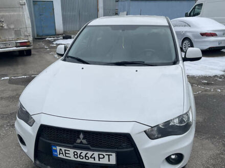 Міцубісі Аутлендер 2011 у Дніпро (Дніпропетровську) на Automoto.ua Білий Міцубісі Аутлендер, об'ємом двигуна 2 л та пробігом 195 тис. км за 9300 $, фото 1 на Automoto.ua