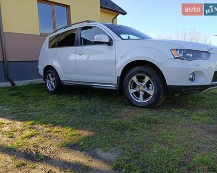 Белый Мицубиси Аутлендер, объемом двигателя 2.2 л и пробегом 232 тыс. км за 10950 $, фото 1 на Automoto.ua