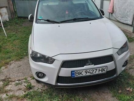 Білий Міцубісі Аутлендер, об'ємом двигуна 2.3 л та пробігом 288 тис. км за 12000 $, фото 1 на Automoto.ua