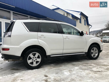 Белый Мицубиси Аутлендер, объемом двигателя 2.27 л и пробегом 291 тыс. км за 10500 $, фото 1 на Automoto.ua