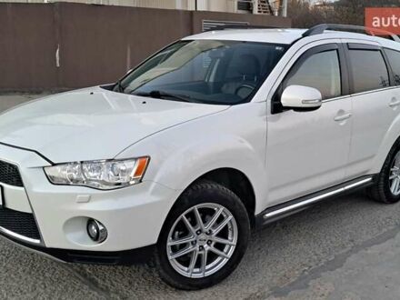 Мицубиси Аутлендер 2011 в Львове на Automoto.ua Белый Мицубиси Аутлендер, объемом двигателя 2.27 л и пробегом 191 тыс. км за 10999 $, фото 1 на Automoto.ua