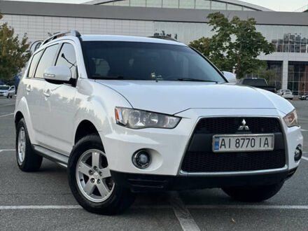 Міцубісі Аутлендер 2011 у Броварах на Automoto.ua Білий Міцубісі Аутлендер, об'ємом двигуна 2 л та пробігом 187 тис. км за 12200 $, фото 1 на Automoto.ua