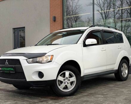 Белый Мицубиси Аутлендер, объемом двигателя 2 л и пробегом 248 тыс. км за 10490 $, фото 1 на Automoto.ua