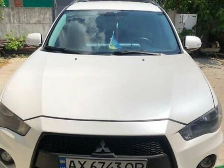 Міцубісі Аутлендер 2012 у Мерефа на Automoto.ua Білий Міцубісі Аутлендер, об'ємом двигуна 2.4 л та пробігом 250 тис. км за 10000 $, фото 1 на Automoto.ua
