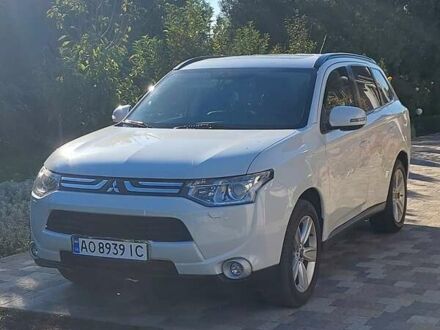 Белый Мицубиси Аутлендер, объемом двигателя 2.3 л и пробегом 247 тыс. км за 14100 $, фото 1 на Automoto.ua
