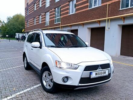 Белый Мицубиси Аутлендер, объемом двигателя 2.4 л и пробегом 180 тыс. км за 9900 $, фото 1 на Automoto.ua