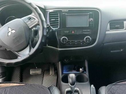 Міцубісі Аутлендер 2012 у Валках на Automoto.ua Білий Міцубісі Аутлендер, об'ємом двигуна 2.4 л та пробігом 300 тис. км за 12500 $, фото 1 на Automoto.ua