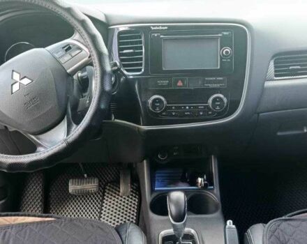 Белый Мицубиси Аутлендер, объемом двигателя 2.4 л и пробегом 300 тыс. км за 12100 $, фото 1 на Automoto.ua