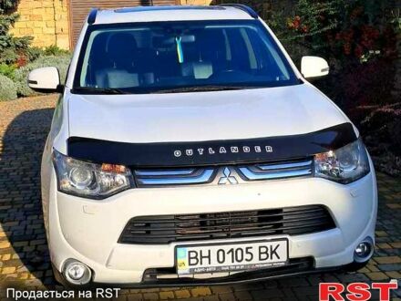 Белый Мицубиси Аутлендер, объемом двигателя 2.4 л и пробегом 240 тыс. км за 11800 $, фото 1 на Automoto.ua
