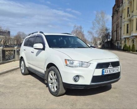 Белый Мицубиси Аутлендер, объемом двигателя 2.4 л и пробегом 175 тыс. км за 10300 $, фото 1 на Automoto.ua
