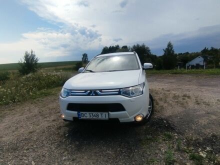 Білий Міцубісі Аутлендер, об'ємом двигуна 2.3 л та пробігом 228 тис. км за 13000 $, фото 1 на Automoto.ua