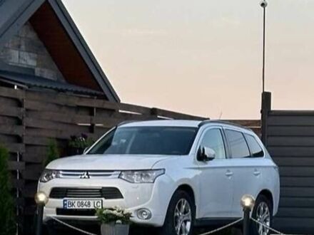 Белый Мицубиси Аутлендер, объемом двигателя 2.27 л и пробегом 185 тыс. км за 13000 $, фото 1 на Automoto.ua