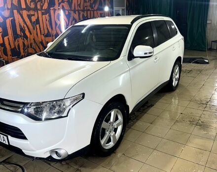 Белый Мицубиси Аутлендер, объемом двигателя 2 л и пробегом 105 тыс. км за 13000 $, фото 1 на Automoto.ua