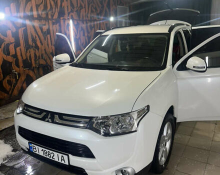 Белый Мицубиси Аутлендер, объемом двигателя 2 л и пробегом 105 тыс. км за 13000 $, фото 1 на Automoto.ua