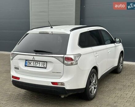 Белый Мицубиси Аутлендер, объемом двигателя 2.27 л и пробегом 177 тыс. км за 11650 $, фото 1 на Automoto.ua