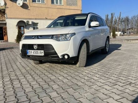Мицубиси Аутлендер 2012 в Дунаевцах на Automoto.ua Белый Мицубиси Аутлендер, объемом двигателя 2.3 л и пробегом 145 тыс. км за 14300 $, фото 1 на Automoto.ua
