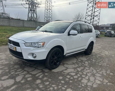 Белый Мицубиси Аутлендер, объемом двигателя 2.2 л и пробегом 226 тыс. км за 10999 $, фото 1 на Automoto.ua