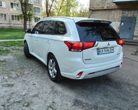 Білий Міцубісі Аутлендер, об'ємом двигуна 2 л та пробігом 253 тис. км за 10800 $, фото 1 на Automoto.ua