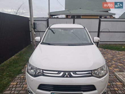 Білий Міцубісі Аутлендер, об'ємом двигуна 2.36 л та пробігом 112 тис. км за 14900 $, фото 1 на Automoto.ua