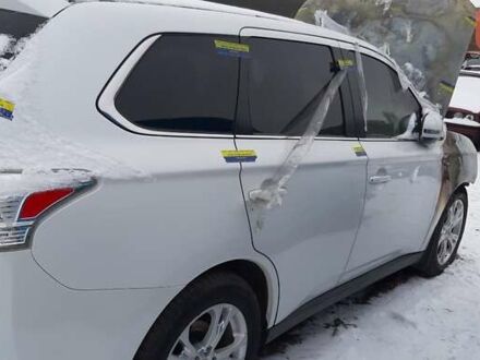 Мицубиси Аутлендер 2013 в Кропивницком (Кировограде) на Automoto.ua Белый Мицубиси Аутлендер, объемом двигателя 3 л и пробегом 245 тыс. км за 5000 $, фото 1 на Automoto.ua