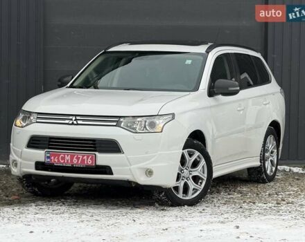 Белый Мицубиси Аутлендер, объемом двигателя 2 л и пробегом 200 тыс. км за 14250 $, фото 1 на Automoto.ua
