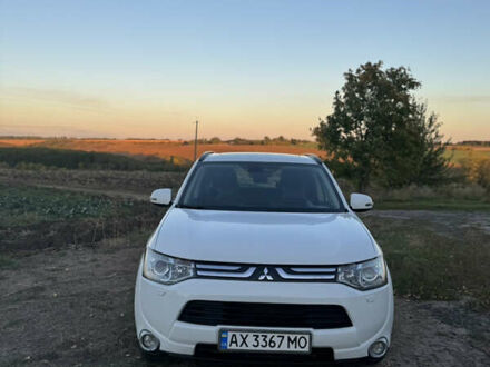 Міцубісі Аутлендер 2013 у Валках на Automoto.ua Білий Міцубісі Аутлендер, об'ємом двигуна 2.3 л та пробігом 250 тис. км за 15000 $, фото 1 на Automoto.ua