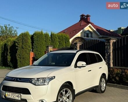 Белый Мицубиси Аутлендер, объемом двигателя 2.36 л и пробегом 163 тыс. км за 13500 $, фото 1 на Automoto.ua
