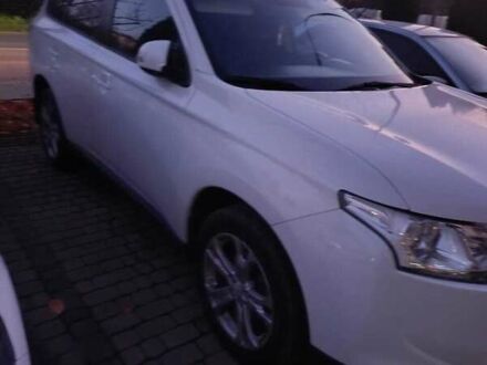 Білий Міцубісі Аутлендер, об'ємом двигуна 2 л та пробігом 75 тис. км за 17000 $, фото 1 на Automoto.ua